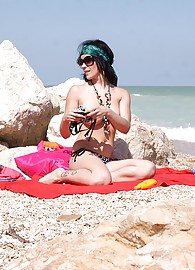 Adrianne Black Photo 9