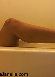 Janelle Love Photo 11