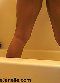 Janelle Love Photo 15