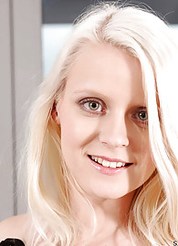 Samantha Heat Photo 8