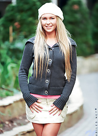 Amanda Blake Photo 1