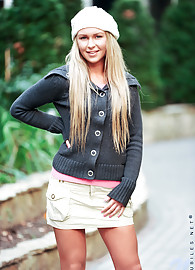 Amanda Blake Photo 2