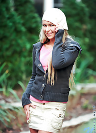 Amanda Blake Photo 9