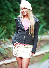 Amanda Blake Photo 12