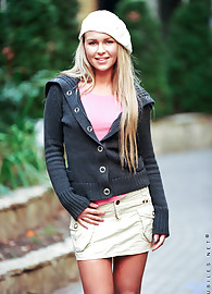 Amanda Blake Photo 13