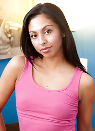 Jenifer Curves Photo 1