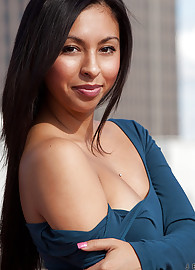 Jenifer Curves Photo 6