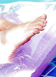 Karina White Photo 4