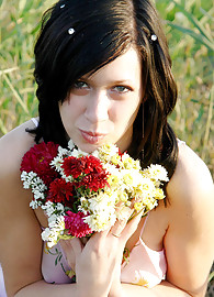 Holly Nubiles Photo 5