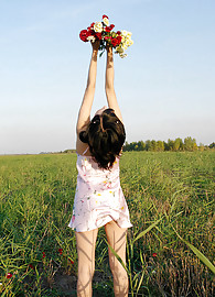 Holly Nubiles Photo 7