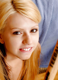 Lexi Belle Photo 14