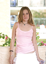 Lisa Nubiles Photo 2