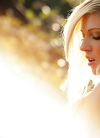 Niki Lee Young Photo 10