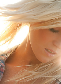 Niki Lee Young Photo 12