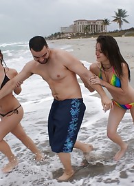 Sasha Stowaway Photo 6