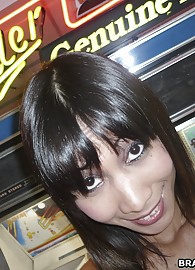 Brandi Belle Photo 4