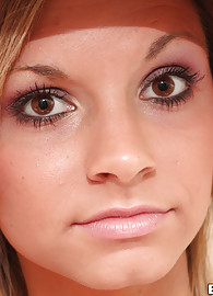 Ashley Sinclair Photo 5