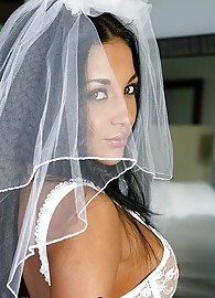 Audrey Bitoni Photo 10