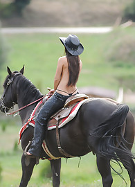 Melisa Mendiny Photo 13