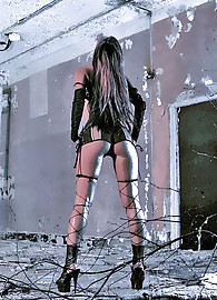 Suzie Carina Photo 8