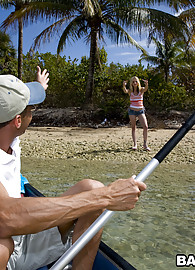 Faye Runaway Photo 15