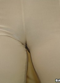 Hollie Stevens Photo 2