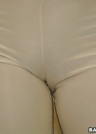 Hollie Stevens Photo 7