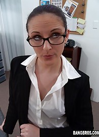 Caroline Pierce Photo 2