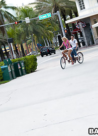 Jenny Hendrix Photo 6