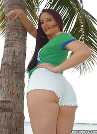 Caroline Pierce Photo 1