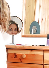 Lovely Vanessa Photo 1