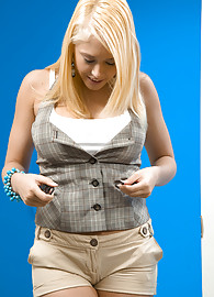 Kagney Linn Karter Photo 3