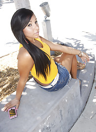 Kimberly Belle Photo 1