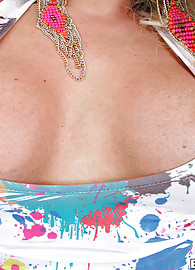 Nikki Delano Photo 5