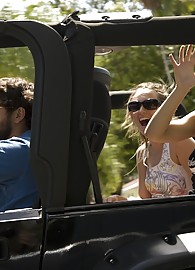 Rebeca Linares Photo 3