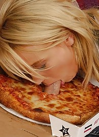 Holly Wellin Photo 5