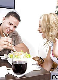 Sarah Vandella Photo 3