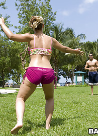 Sarah Vandella Photo 9