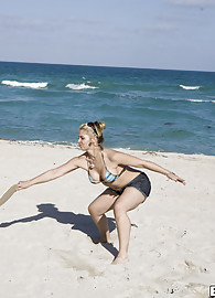 Sarah Vandella Photo 3