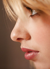 Molly Bennett Photo 7