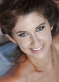 Karina White Photo 15