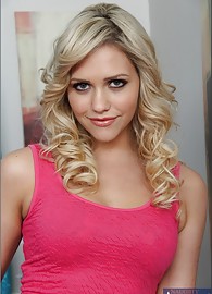 Mia Malkova Photo 2