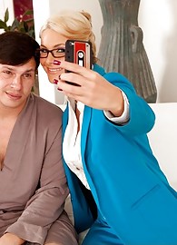 Phoenix Marie Photo 9