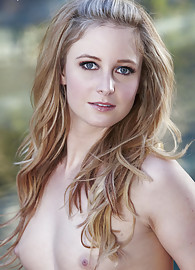 Tatum Woods Photo 15