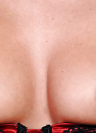 Nikki Daniels Photo 5