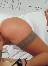 Monika Schimkova Photo 15