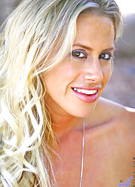 Kylie Worthy Photo 2