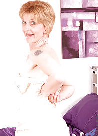 Poppy Anilos Photo 4