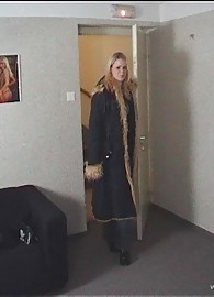 Yasmine Gold Photo 10