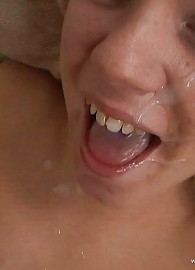 Yasmine Gold Photo 15